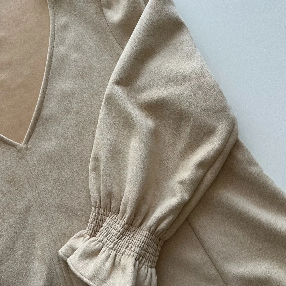 TUCKERNUCK Suede Easton V-Neck Puff Balloon Sleeve Blouse Cream Western Chic Med